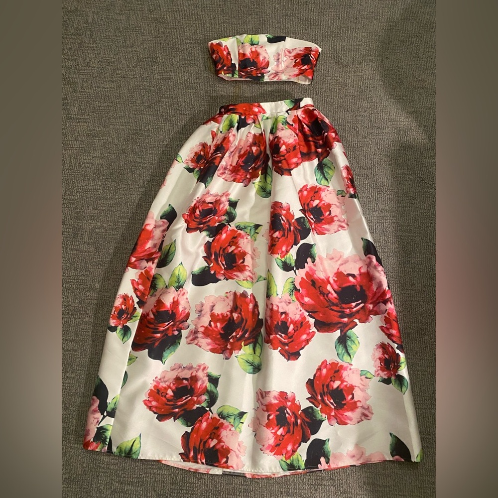 L'ATISTE White Floral Two-piece Skirt and Top Set
